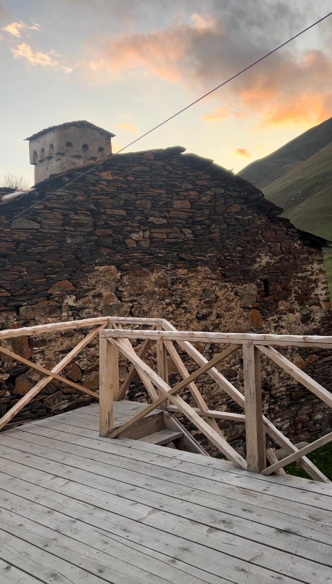 Guesthouse Ivas Ushguli Esterno foto